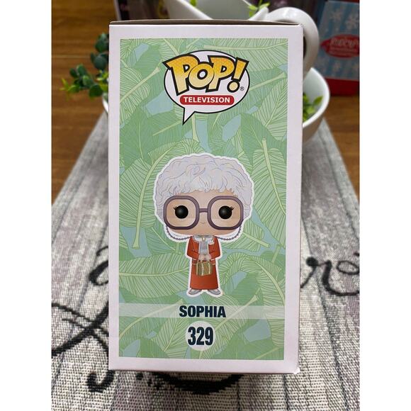 Funko Pop Television: The Golden Girls - Sophia - Picture 4 of 6